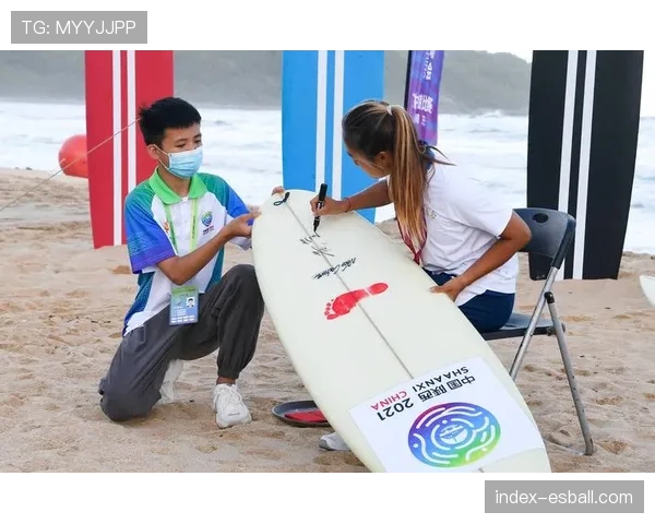冲浪项目女子短板决赛16岁杨思琪击败辽宁选手金姝含 夺得金牌