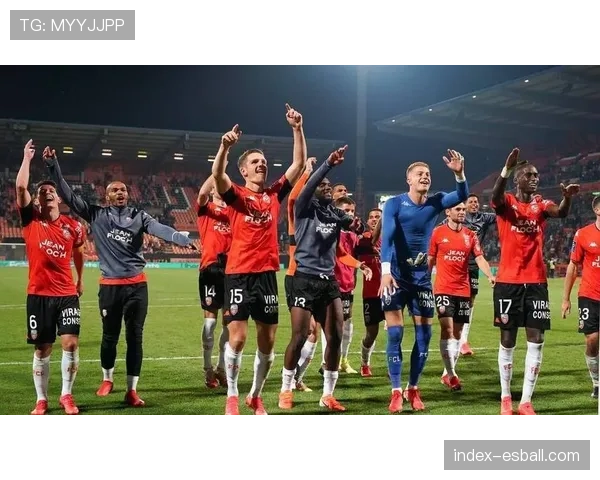 洛里昂防守阵型堆叠禁区 最大限度压缩进攻空间但体能消耗大 洛里昂防守阵型堆叠禁区 最大限度压缩进攻空间但体能消耗大